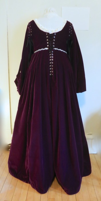 Italian renaissance Bridal Gown: back view.